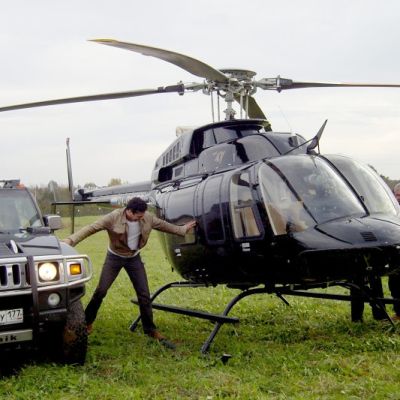 Актер театра и кино М. Сафронов и вертолет BELL-407