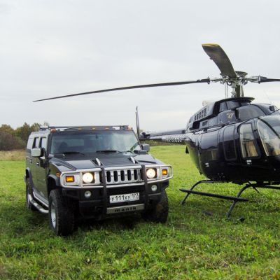 Актер театра и кино М. Сафронов и вертолет BELL-407