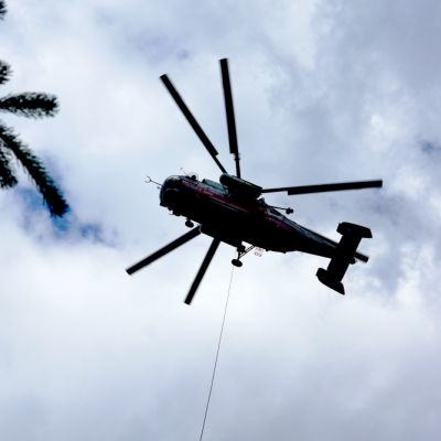 Авиационный монтаж башен связи в горах Карачаево-Черкесии